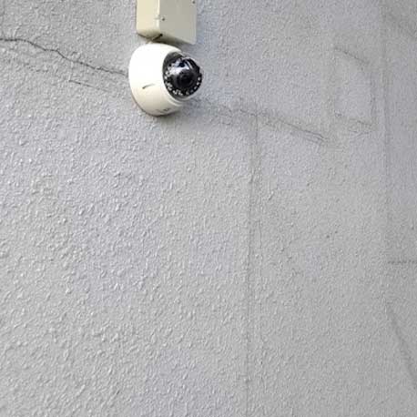 倉庫での泥棒被害を防止するAIカメラ