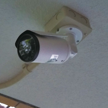 設置環境に応じた最適な防犯カメラを防犯設備士が提案