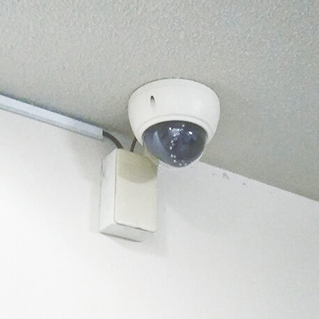 室内の監視にはドーム型の防犯カメラが人気です
