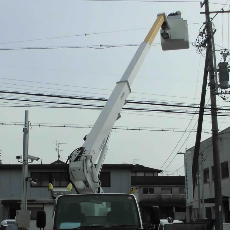 足立区　電気を引き込んでいるところ。