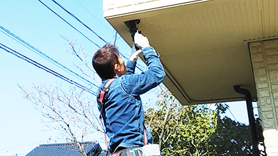 船橋市の戸建て住宅軒下に防犯カメラ