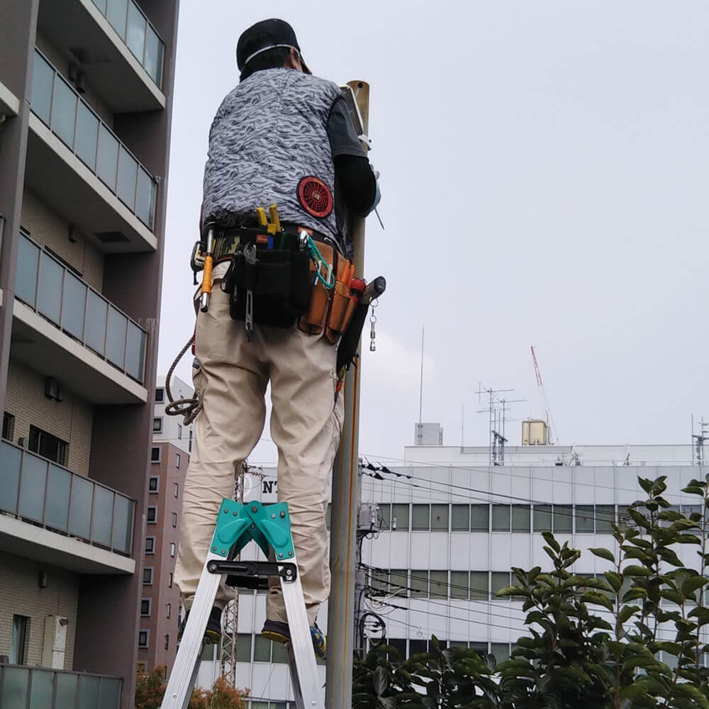 福生市マンション　防犯灯設置２