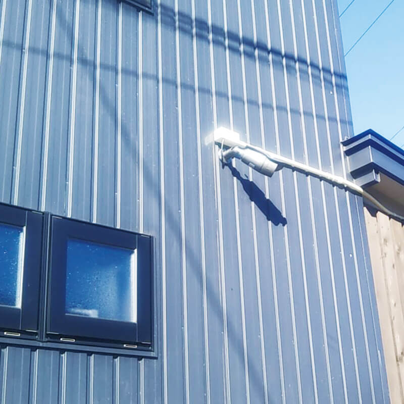 行田市の自宅 外壁に取り付けた防犯カメラ