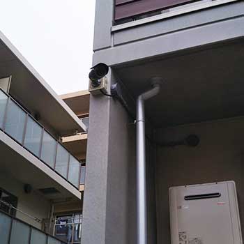 蓮田市のアパート　外壁に取り付けた防犯カメラ