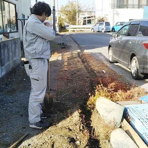 日野市の工場に防犯カメラ穴掘り終了