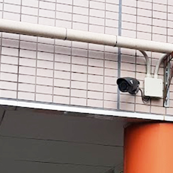 柏市のマンションに防犯カメラを2台設置
