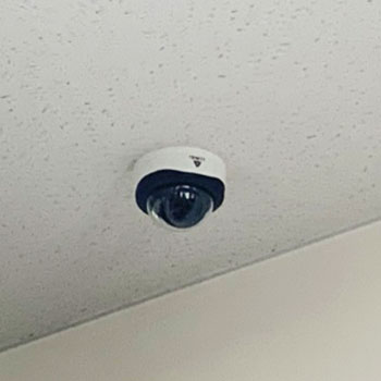 池袋の店舗に設置した防犯カメラ