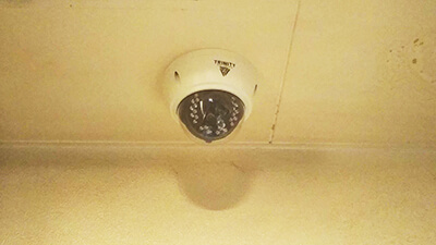 伊勢崎市にある飲食店のバックヤードに取り付けた監視カメラ
