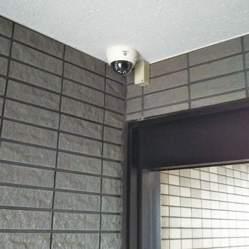 鹿沼市のアパート　エントランスに設置した防犯カメラ