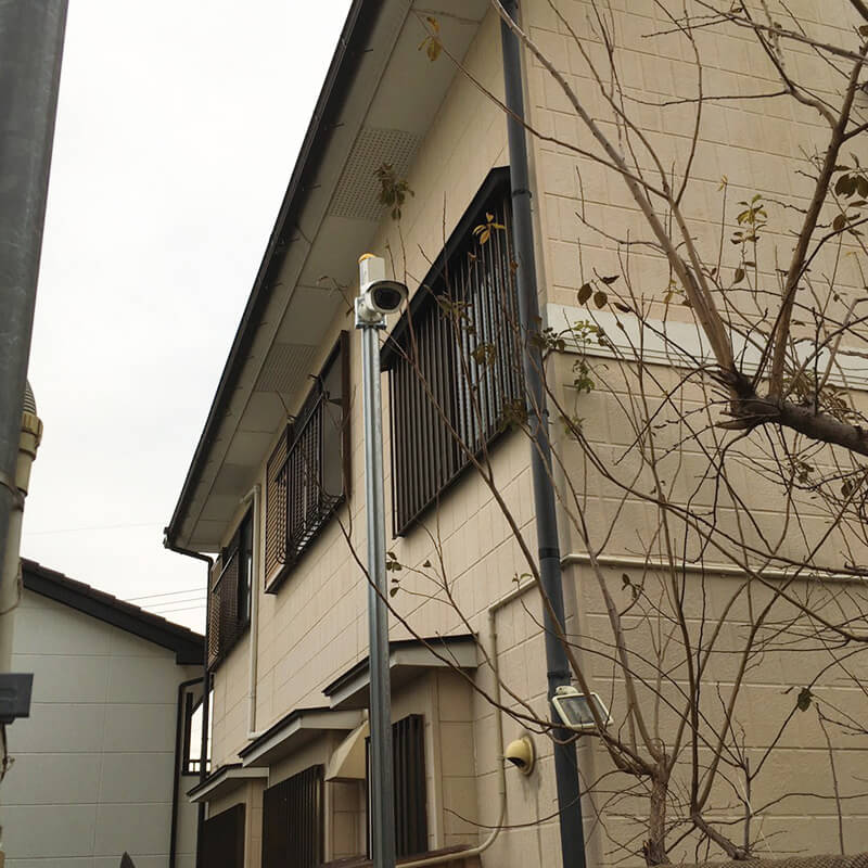 鴻巣市のご自宅 建物周りを監視する防犯カメラ