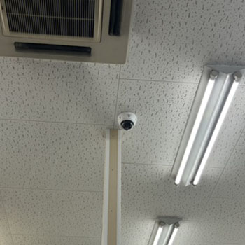 玄関に設置した防犯カメラ