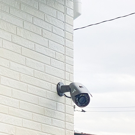カーポートに設置した防犯カメラ