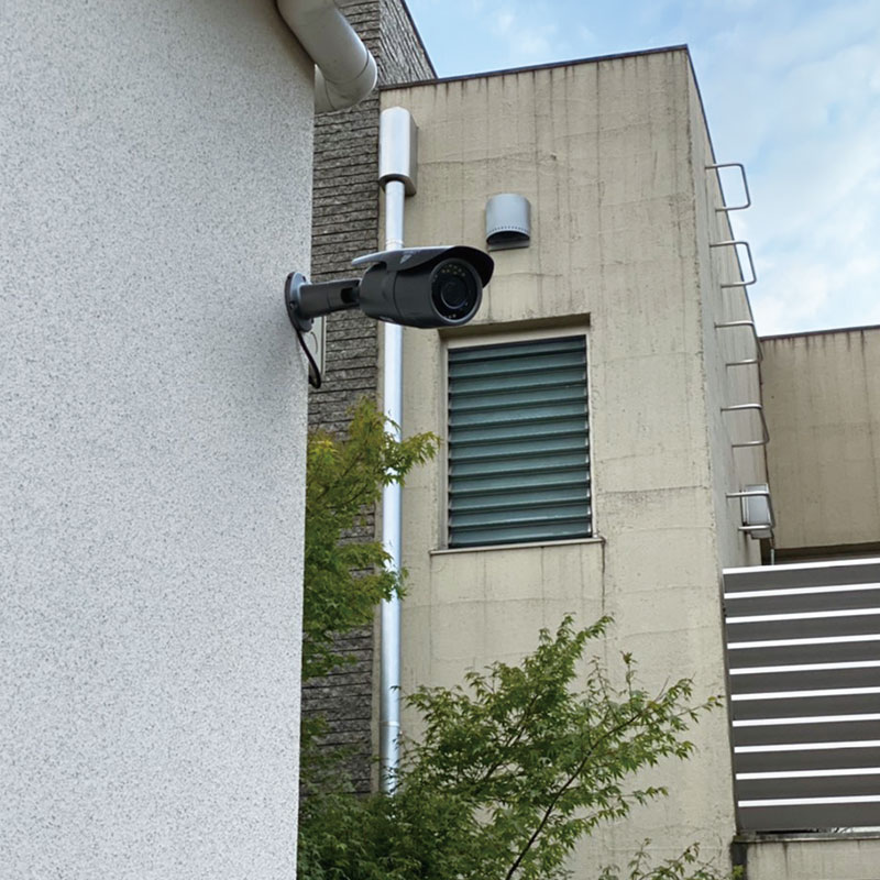 新座市の一軒家の外壁にも防犯カメラを設置し死角が無いように施工