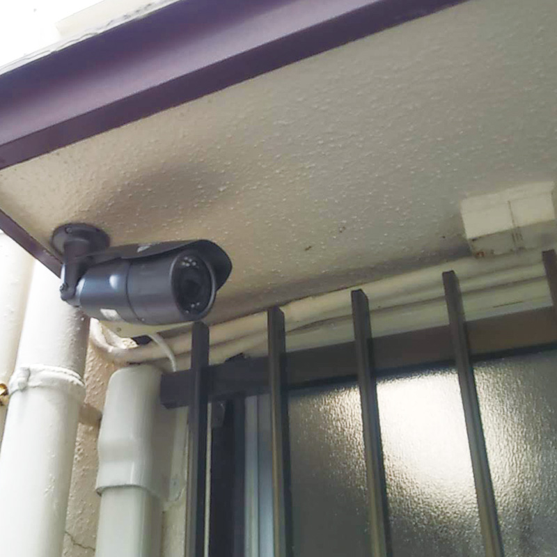 日光市のオフィスの外周を見守る防犯カメラ