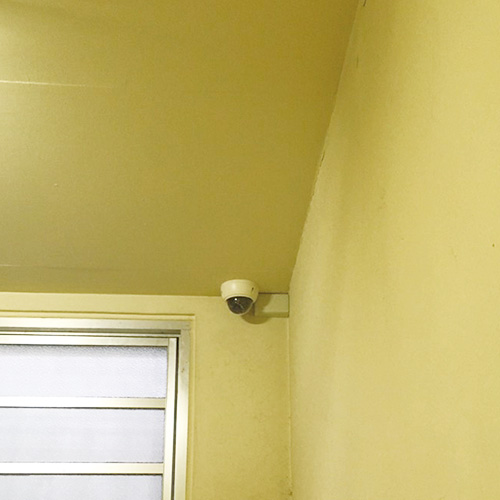 下野市のマンションのゴミ捨て場に設置した防犯カメラ