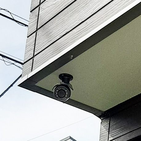 2台の防犯カメラが自宅を監視
