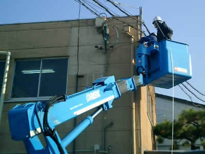 高所作業車を使った高所作業