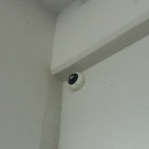 幼稚園階段の防犯カメラ