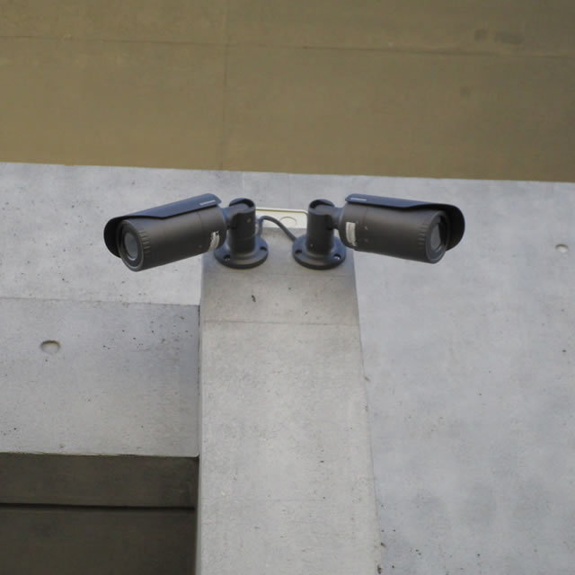 平塚市の防犯カメラ設置工事（玄関から180℃を撮影）