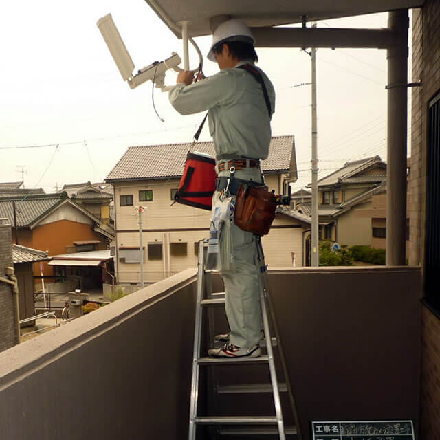 海老名市の防犯カメラ設置工事　施工中２